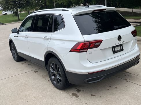Certified 2023 Volkswagen Tiguan SE w/ Panoramic Sunroof Package AWD/4WD image 8