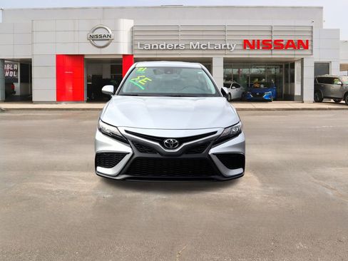Used 2021 Toyota Camry SE image 8