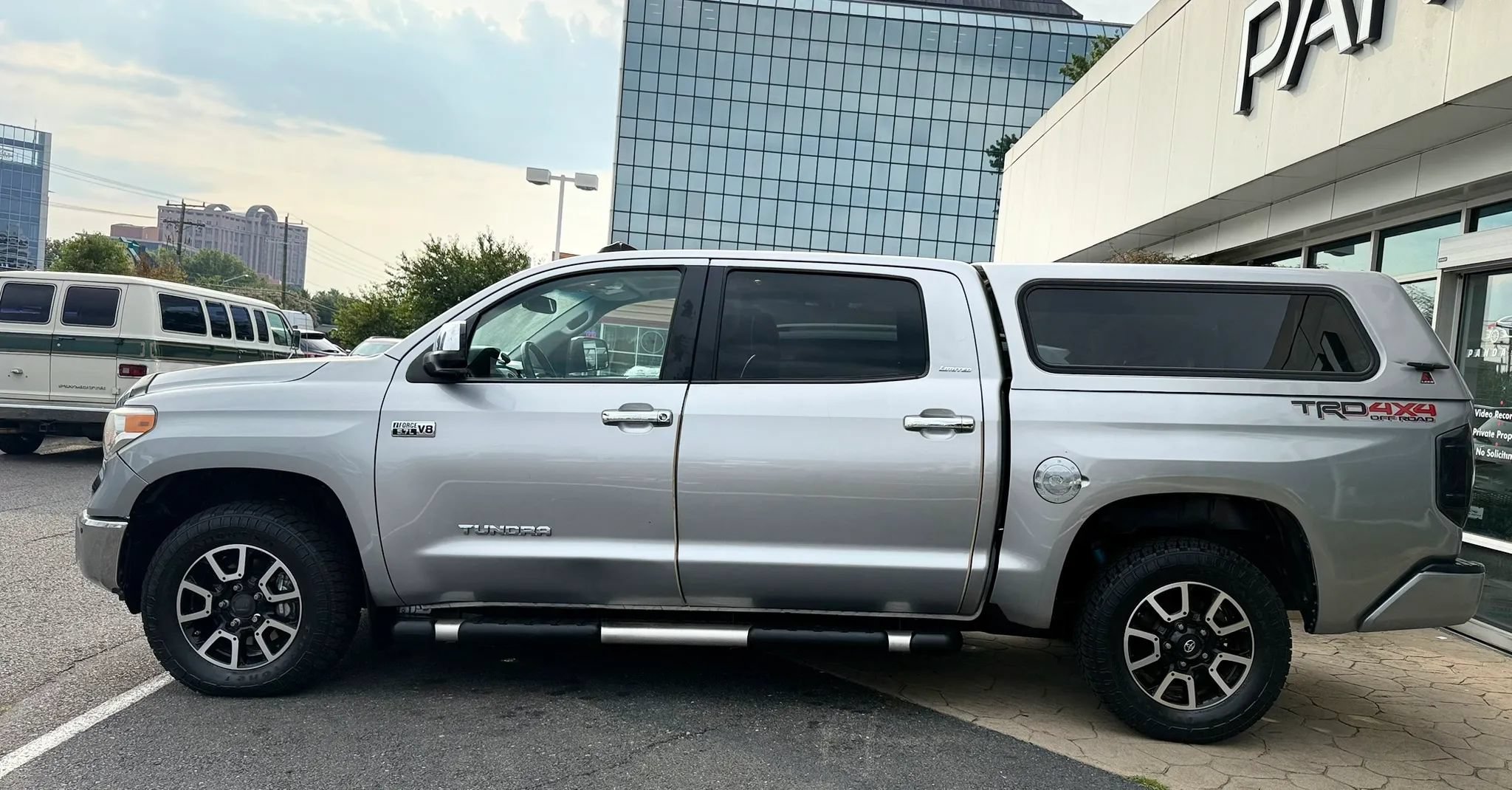 Used 2017 Toyota Tundra Limited w/ Limited Premium Package AWD/4WD image 4