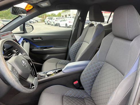 Used 2022 Toyota C-HR XLE FWD image 25