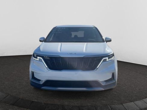 Used 2024 Kia Carnival LX image 2