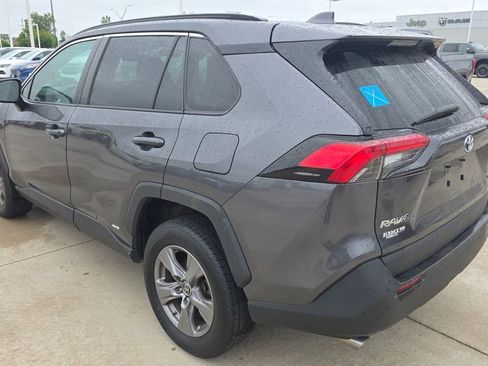 Used 2022 Toyota RAV4 LE AWD/4WD image 3