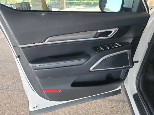 Used 2022 Kia Telluride LX FWD image 9