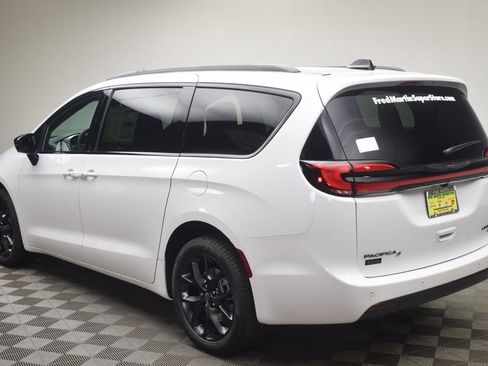 New 2026 Chrysler Pacifica Limited w/ S Appearance Package image 13