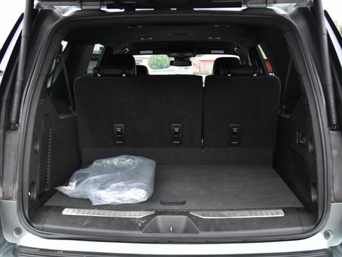 Used 2023 Chevrolet Suburban Premier image 45