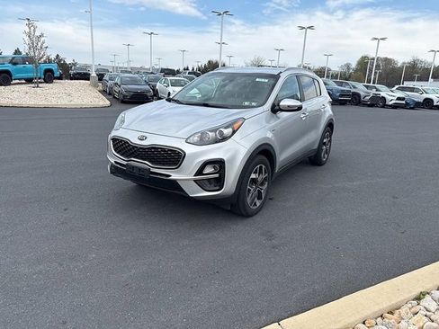 Used 2020 Kia Sportage EX image 3
