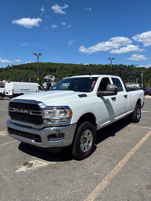 Used 2024 RAM 2500 Tradesman w/ Chrome Appearance Group AWD/4WD image 3