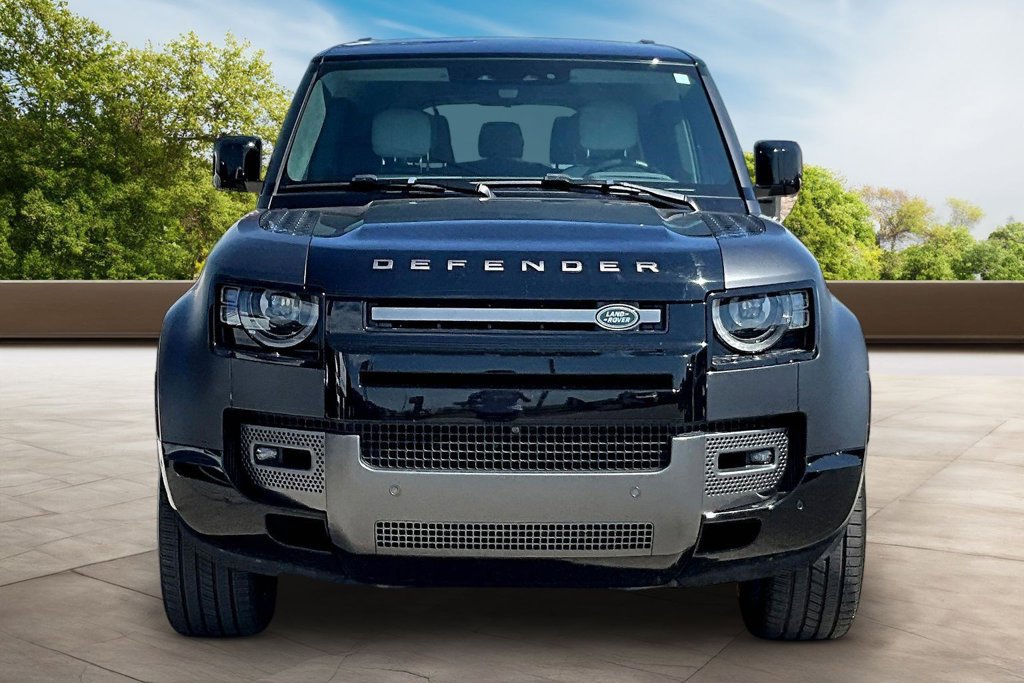 Used 2025 Land Rover Defender 130 V8 AWD/4WD image 3