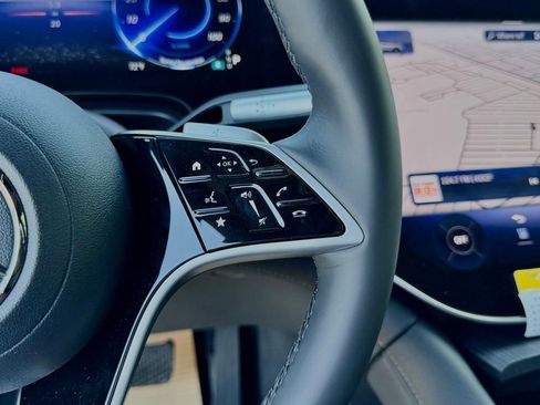 New 2026 Mercedes-Benz EQS 400 4MATIC SUV image 21