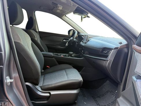 Used 2023 Nissan Rogue SV AWD/4WD image 12