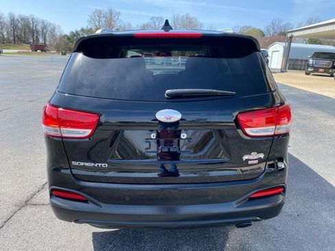Used 2018 Kia Sorento LX image 9