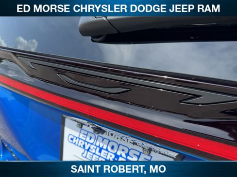 New 2027 Chrysler Pacifica Select AWD/4WD image 9