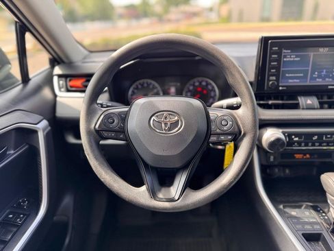 Used 2020 Toyota RAV4 LE AWD/4WD image 12