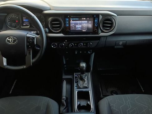 Used 2018 Toyota Tacoma TRD Sport AWD/4WD image 3
