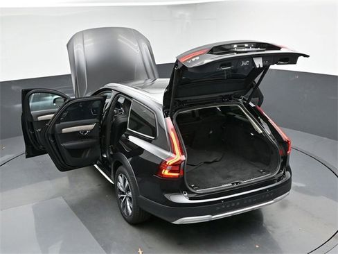Used 2024 Volvo V90 B6 Cross Country Plus image 51