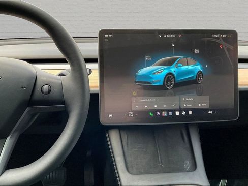 Used 2024 Tesla Model Y Long Range AWD/4WD image 9