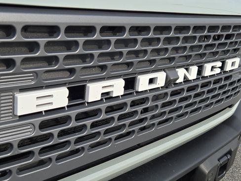 Used 2023 Ford Bronco Badlands w/ Sasquatch Package AWD/4WD image 6