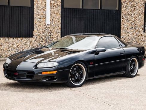 Used 2002 Chevrolet Camaro Z28 w/ SS Performance/Appearance Pkg image 31