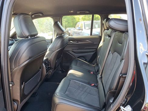 Certified 2024 Jeep Grand Cherokee Altitude AWD/4WD image 12