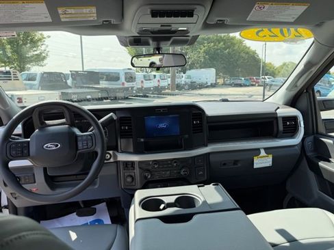 New 2025 Ford F550 4x4 Supercab Super Duty image 9