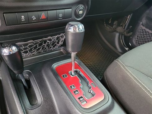 Used 2016 Jeep Wrangler Rubicon w/ Power Convenience Group image 24