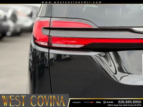 New 2026 Chrysler Pacifica Select FWD image 8