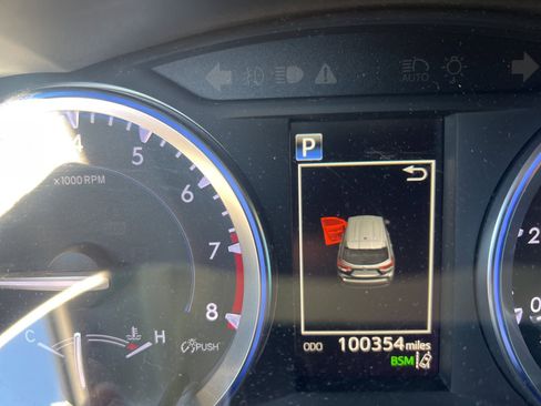 Used 2018 Toyota Highlander SE image 3