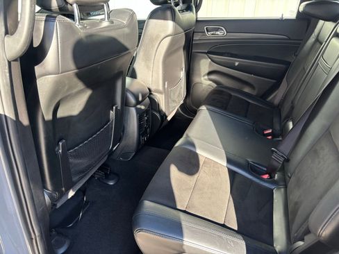 Used 2019 Jeep Grand Cherokee Altitude image 28