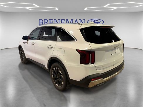 Used 2024 Kia Sorento S image 7