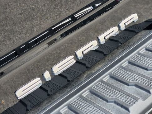 Used 2024 GMC Sierra 2500 Denali Ultimate image 8