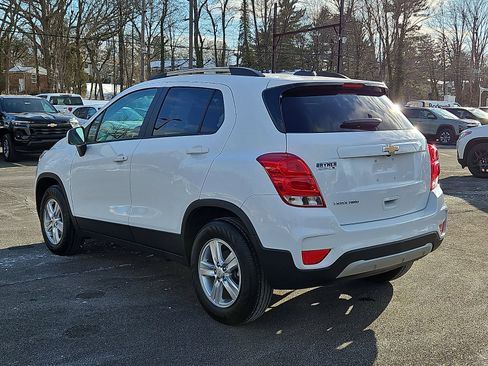 Used 2022 Chevrolet Trax LT w/ LT Convenience Package image 4