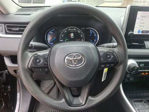 Used 2024 Toyota RAV4 LE AWD/4WD image 19