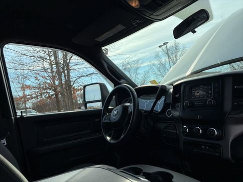 Used 2024 RAM 3500 Tradesman w/ Chrome Appearance Group image 30