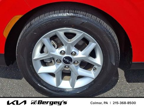 Used 2023 Kia Soul LX w/ LX Technology Package image 9