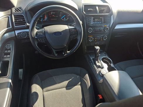 Used 2017 Ford Explorer XLT AWD/4WD image 2