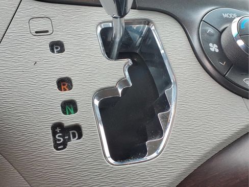 Used 2013 Toyota Sienna XLE FWD image 14