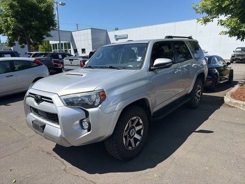 Used 2020 Toyota 4Runner TRD Off-Road Premium w/ Moonroof Package AWD/4WD image 9