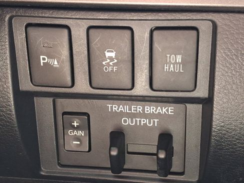 Used 2018 Toyota Tundra SR5 w/ TRD Off Road Package AWD/4WD image 24