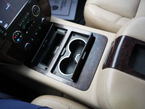 Used 2012 GMC Yukon XL Denali image 29