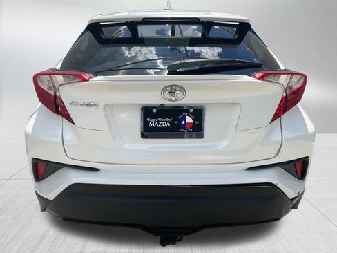 Used 2018 Toyota C-HR XLE FWD image 7