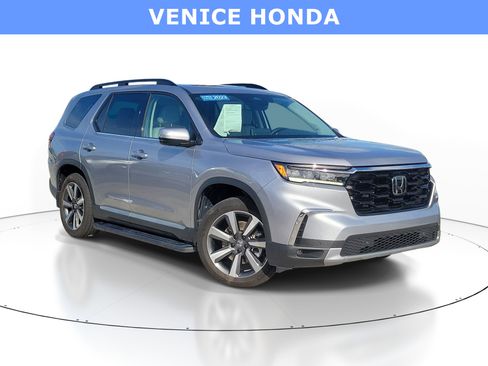 Used 2023 Honda Pilot Touring image 1