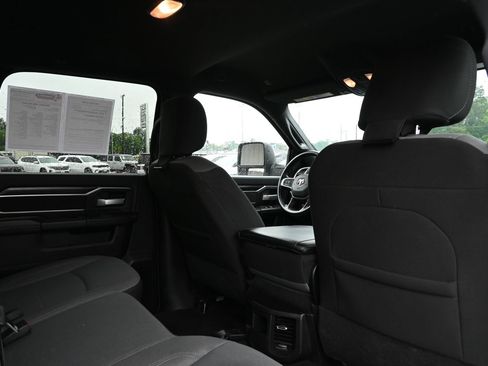 Used 2024 RAM 2500 Big Horn AWD/4WD image 25