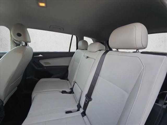 Used 2018 Volkswagen Tiguan SE FWD image 16