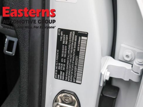 Used 2023 Porsche Macan T w/ Premium Package Plus image 36