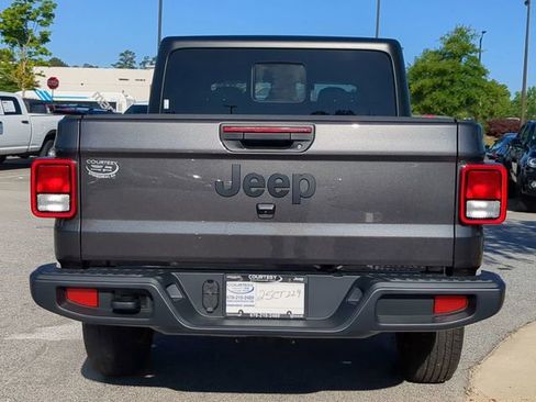 New 2025 Jeep Gladiator Sport image 5