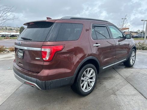 Used 2016 Ford Explorer Limited w/ Equipment Group 301A AWD/4WD image 9