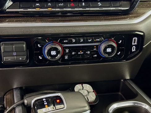 Used 2025 Chevrolet Silverado 1500 LT Trail Boss w/ Convenience Package II AWD/4WD image 16