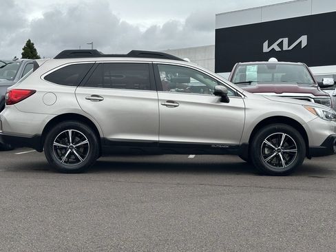 Used 2015 Subaru Outback 2.5i Limited AWD/4WD image 3