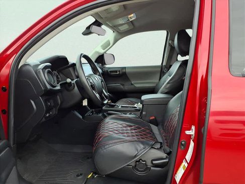 Used 2022 Toyota Tacoma SR image 13