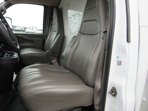 Used 2021 GMC Savana 3500 Extended w/ Power Convenience Package RWD image 24